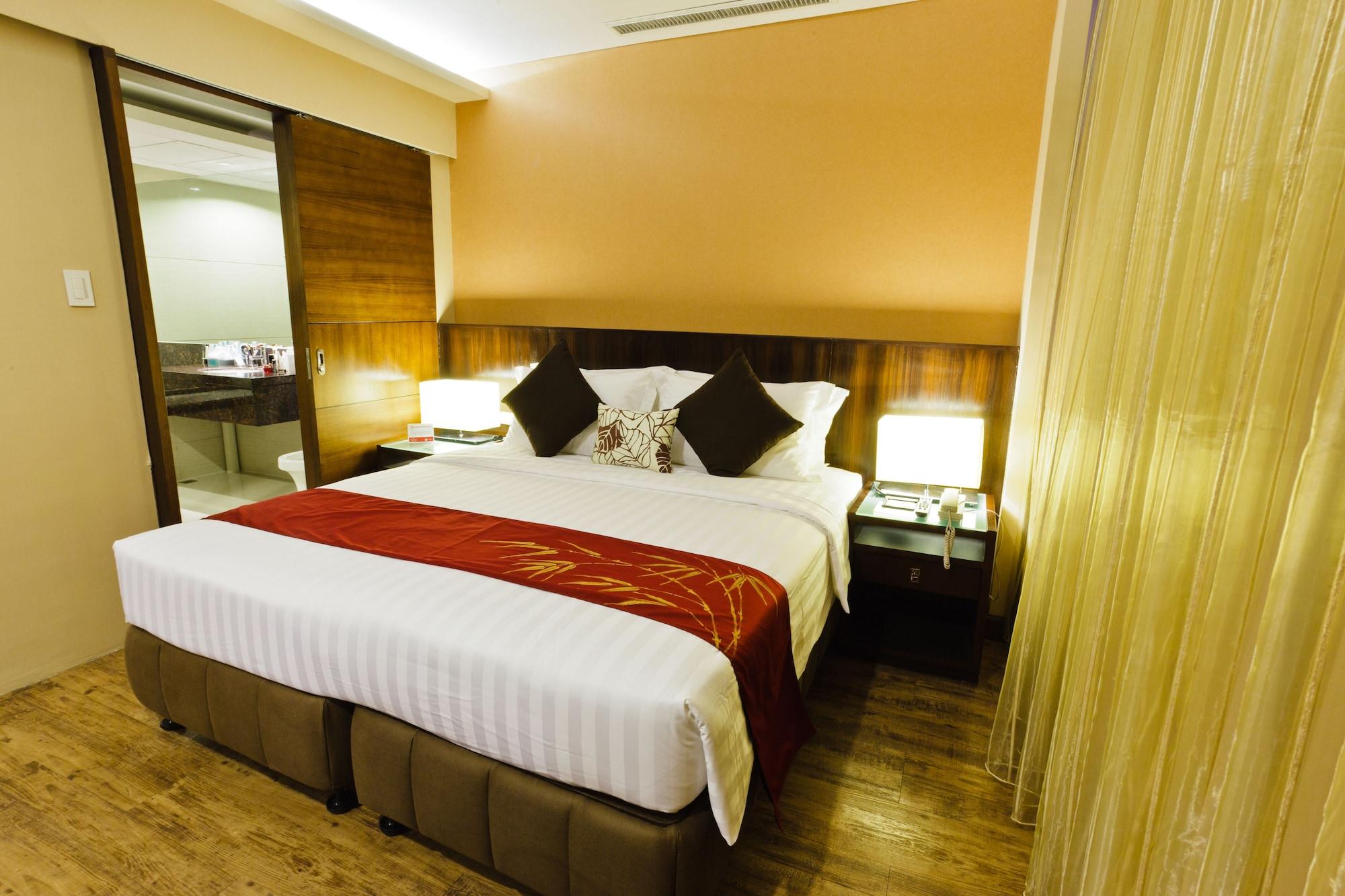 Ramada By Wyndham Manila Central Exterior photo