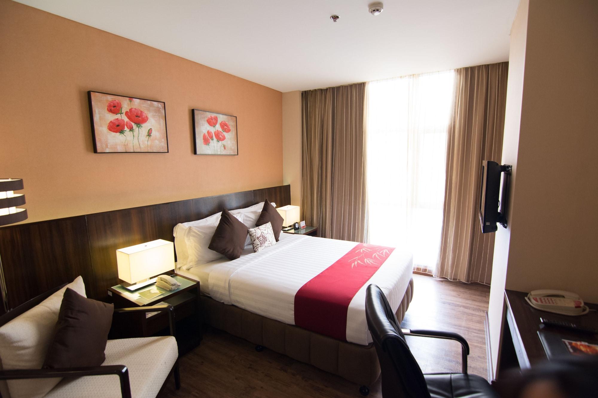 Ramada By Wyndham Manila Central Exterior photo