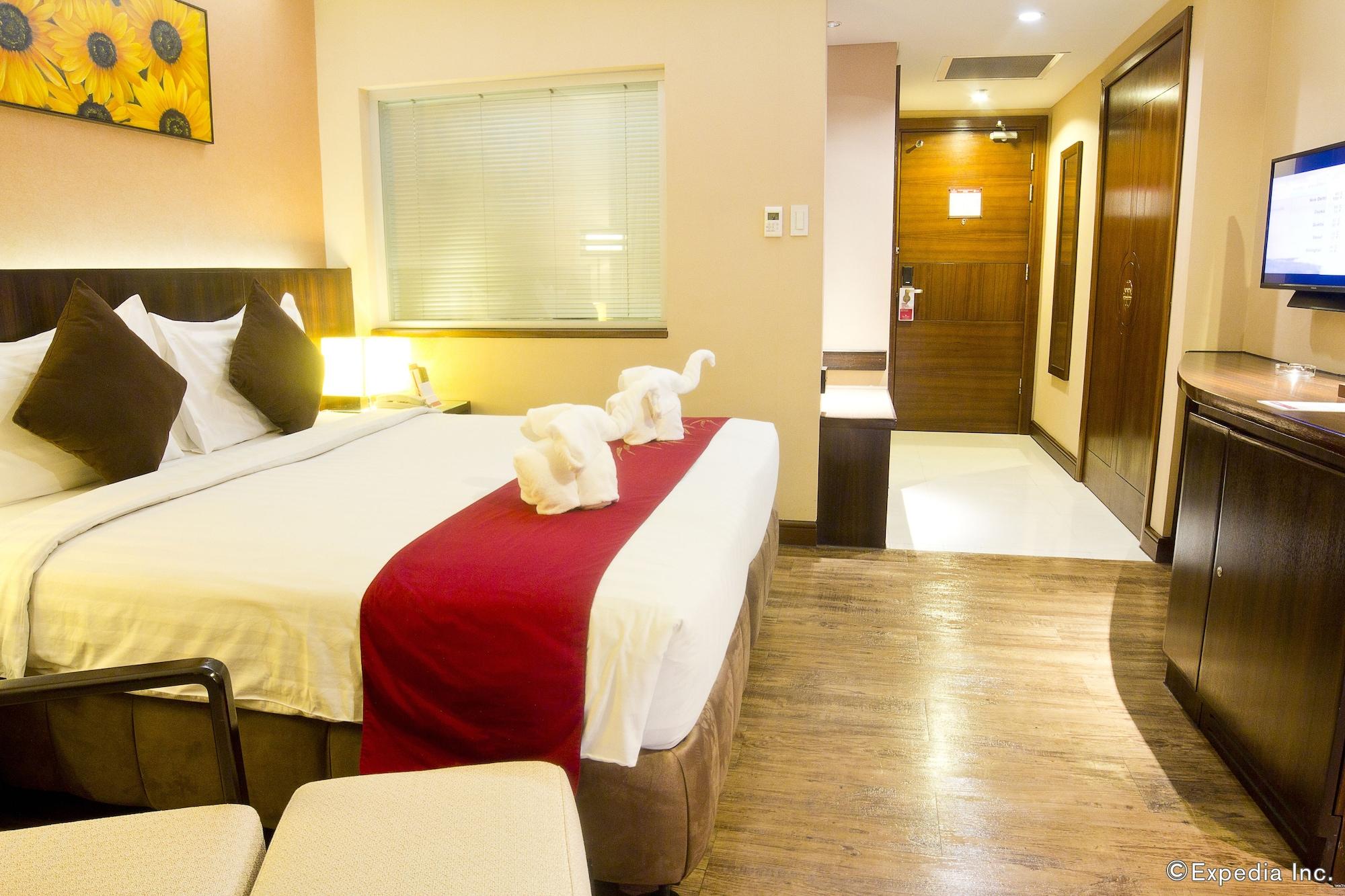 Ramada By Wyndham Manila Central Exterior photo
