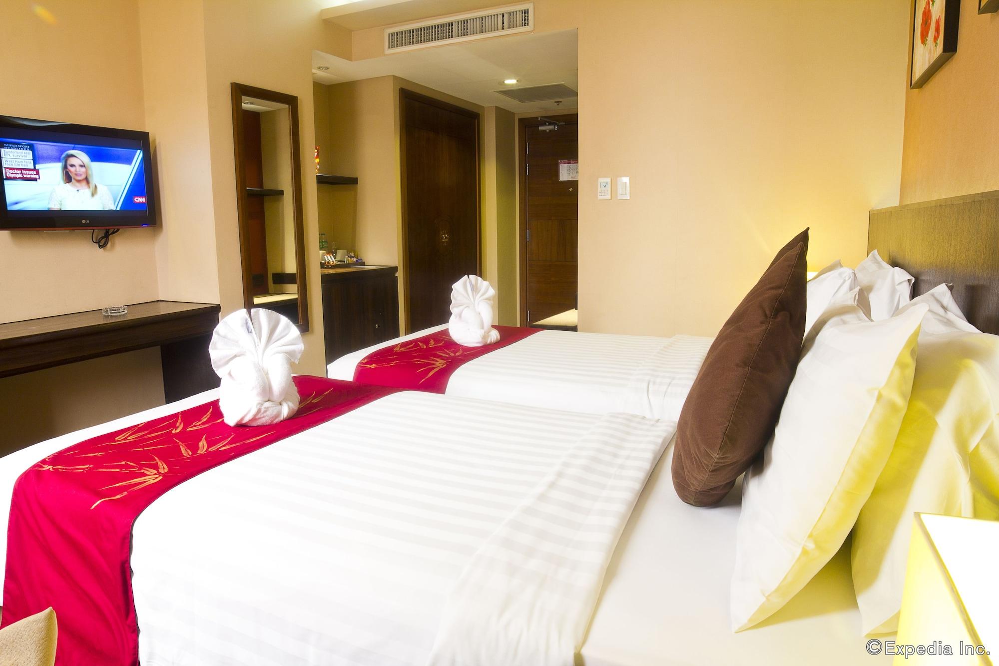 Ramada By Wyndham Manila Central Exterior photo