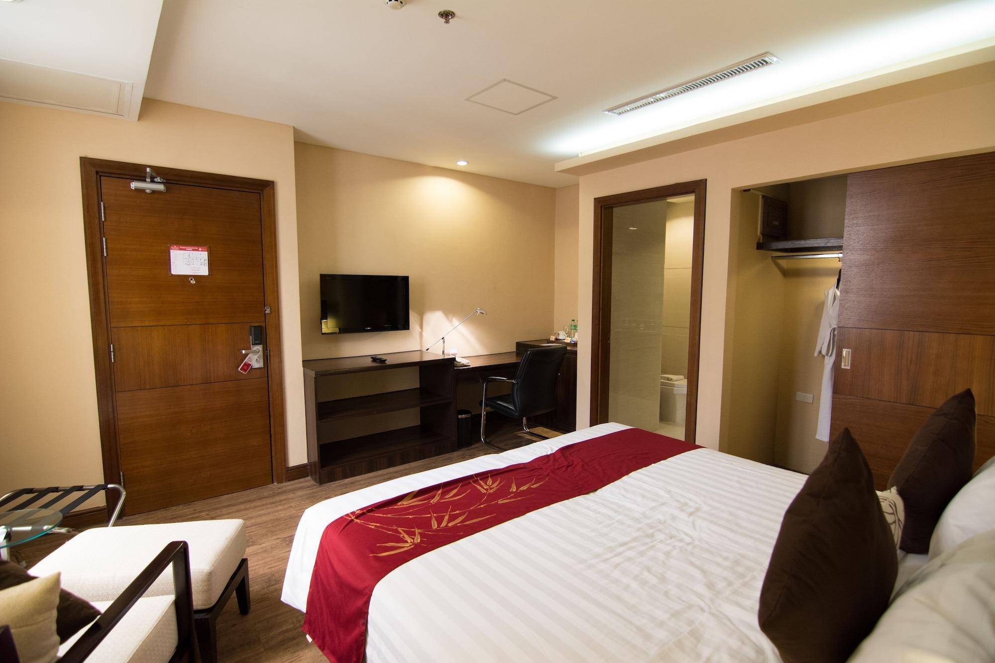 Ramada By Wyndham Manila Central Exterior photo