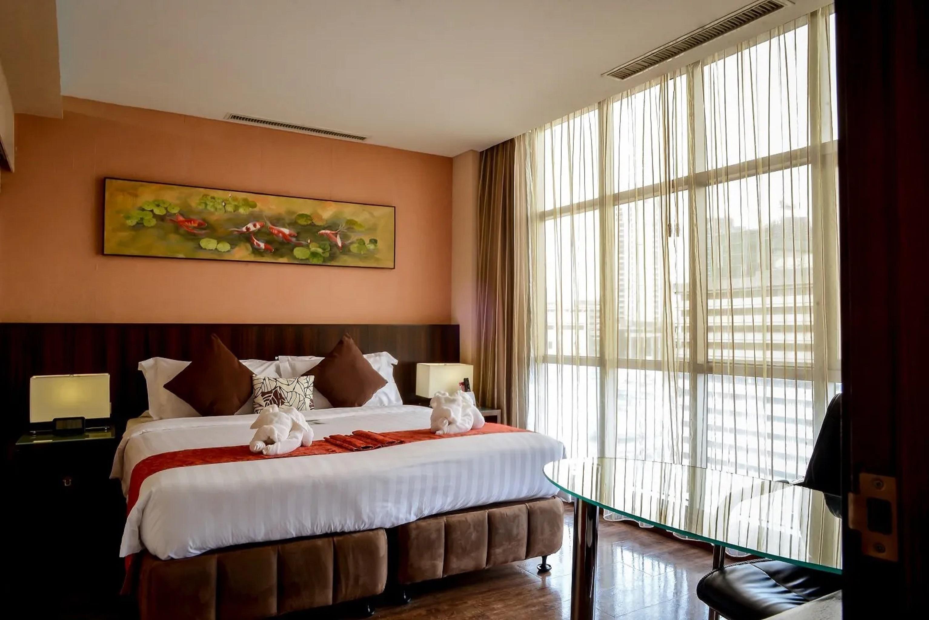 Ramada By Wyndham Manila Central Exterior photo