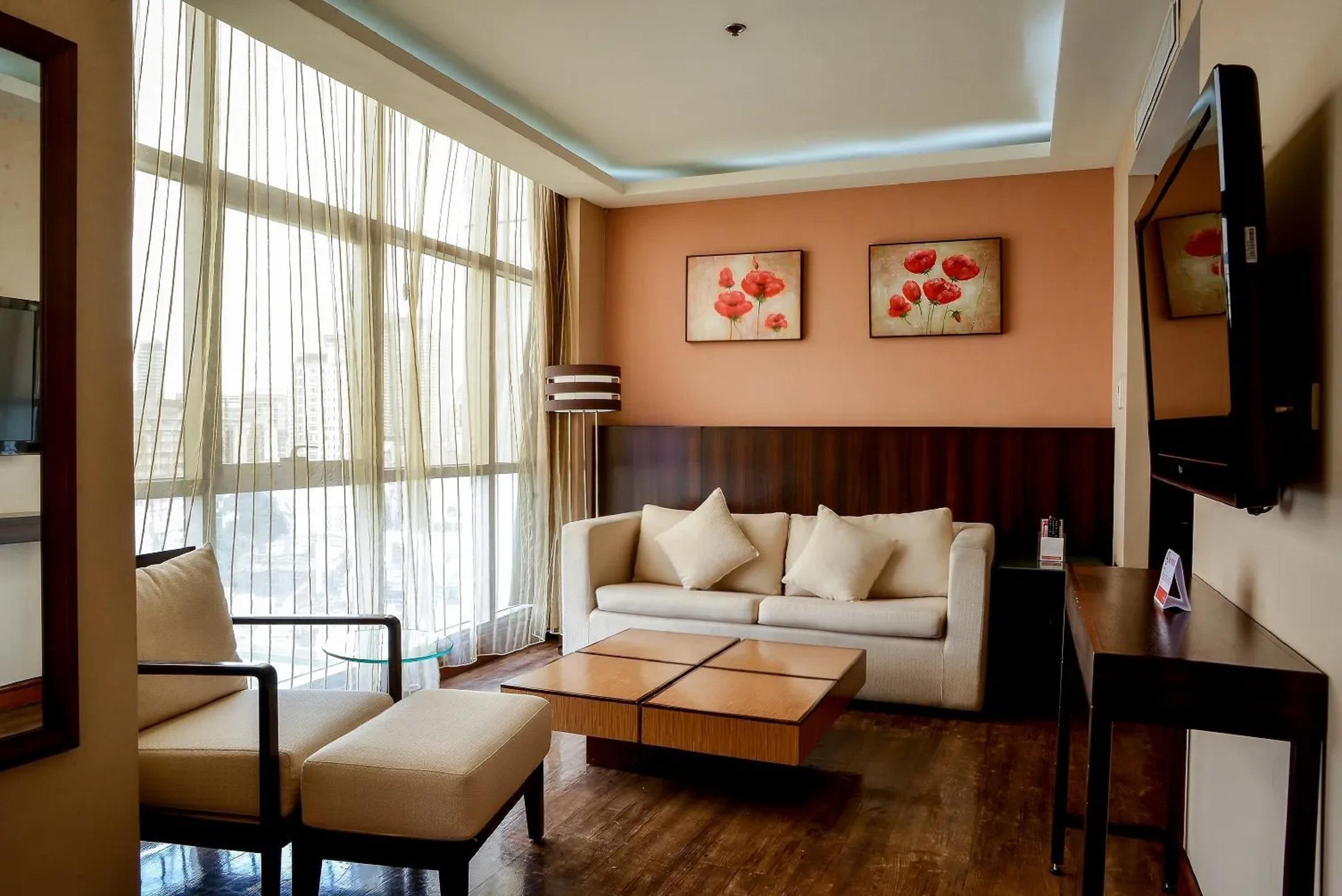 Ramada By Wyndham Manila Central Exterior photo