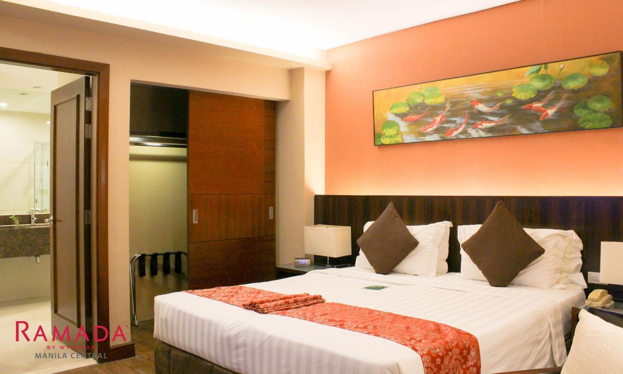 Ramada By Wyndham Manila Central Exterior photo