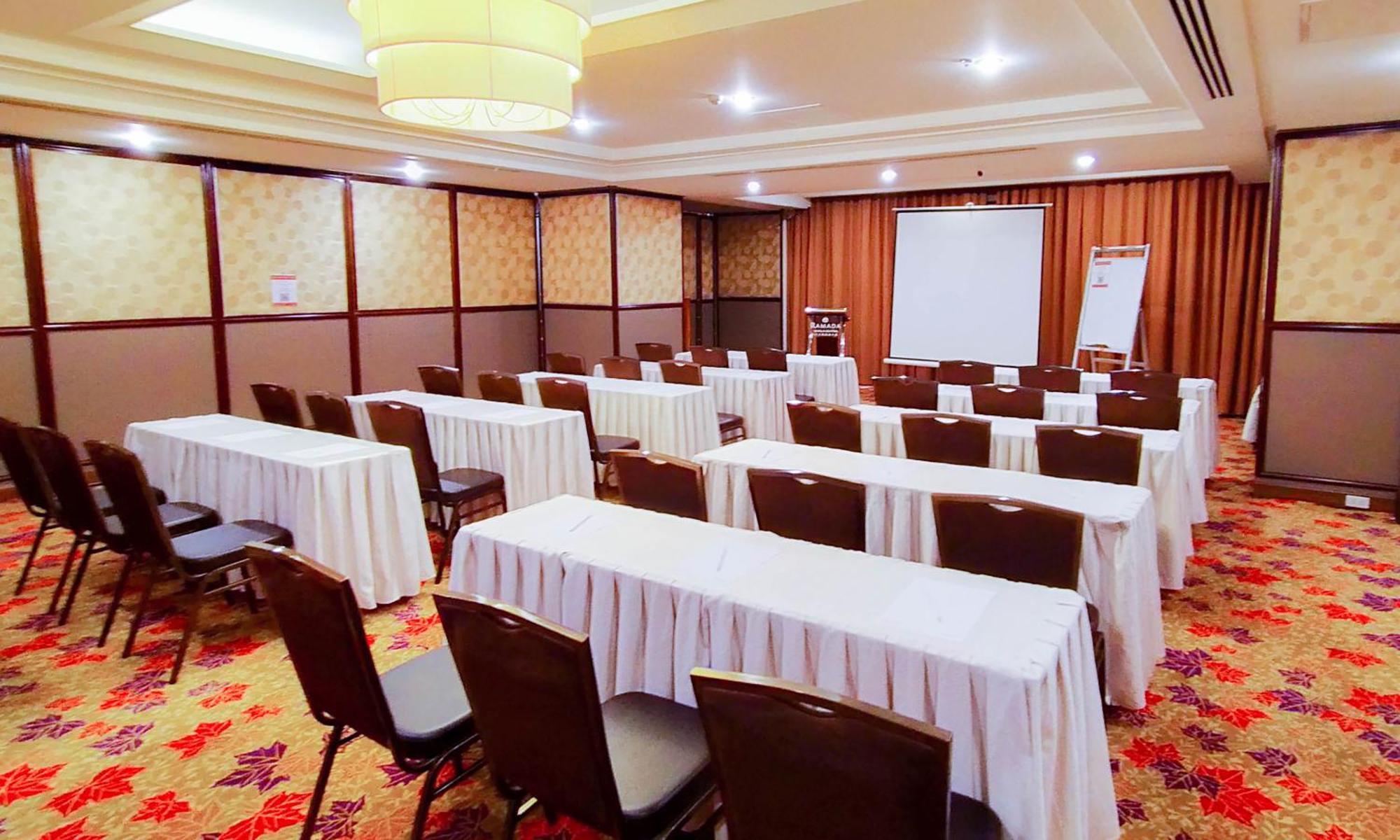 Ramada By Wyndham Manila Central Exterior photo