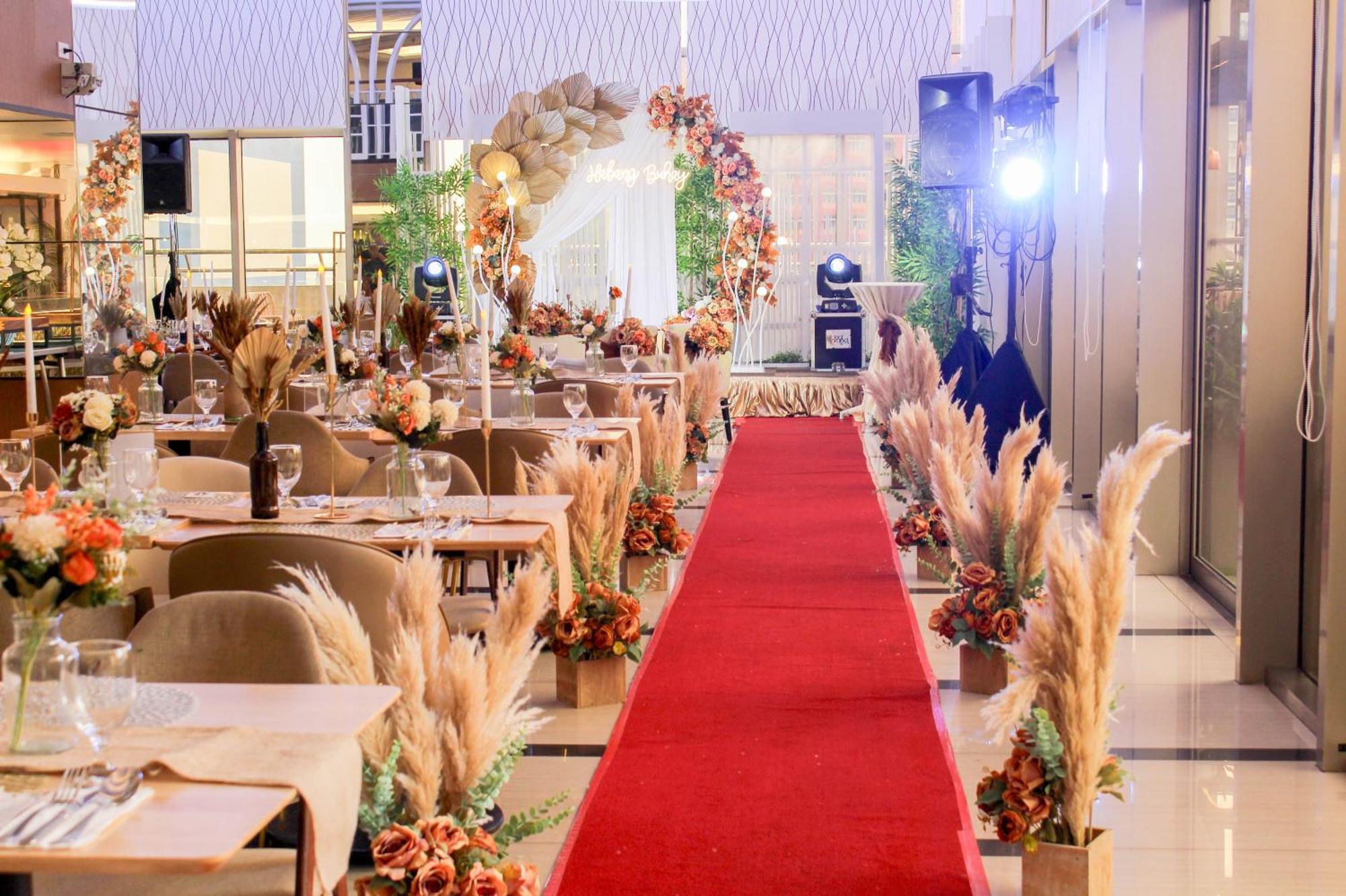 Ramada By Wyndham Manila Central Exterior photo
